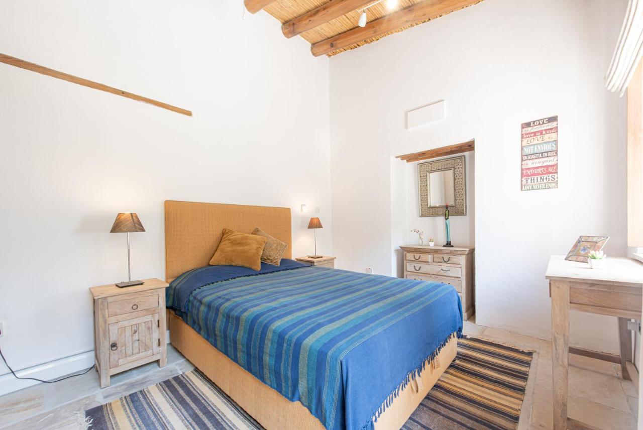 The Carob Tree Villa - Rustic Luxury Home With Access To Pool And Restaurant Larnaca Exterior foto