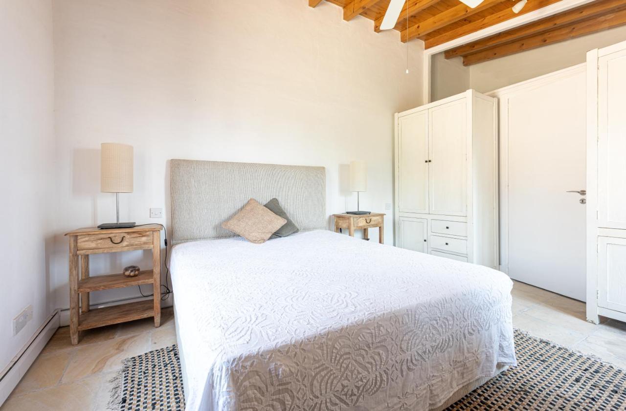 The Carob Tree Villa - Rustic Luxury Home With Access To Pool And Restaurant Larnaca Exterior foto