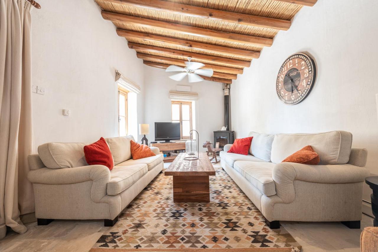 The Carob Tree Villa - Rustic Luxury Home With Access To Pool And Restaurant Larnaca Exterior foto
