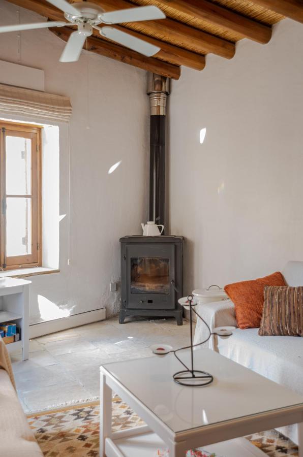 The Carob Tree Villa - Rustic Luxury Home With Access To Pool And Restaurant Larnaca Exterior foto
